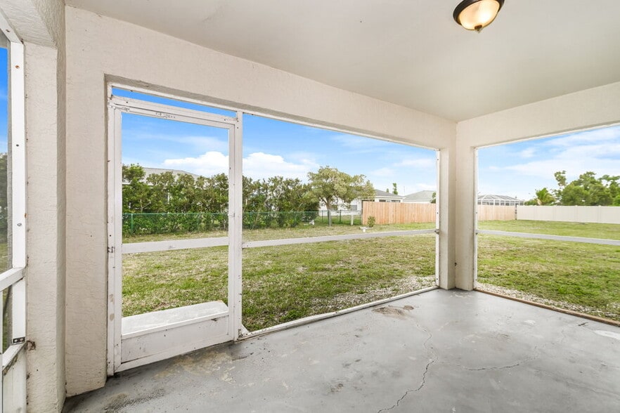 Building Photo - 845 SW 37th Ln