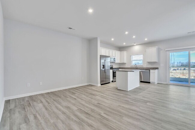 Building Photo - Brand-New 3BR/2.5BA Townhome with Garage in Greer ($1850/mo rent***)