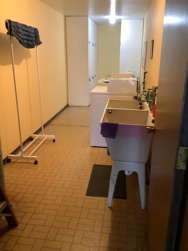 Building Photo - 10408 Menard Ave