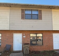 Building Photo - 3735 Oakwood Hills Dr