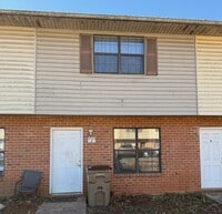 Building Photo - 3735 Oakwood Hills Dr