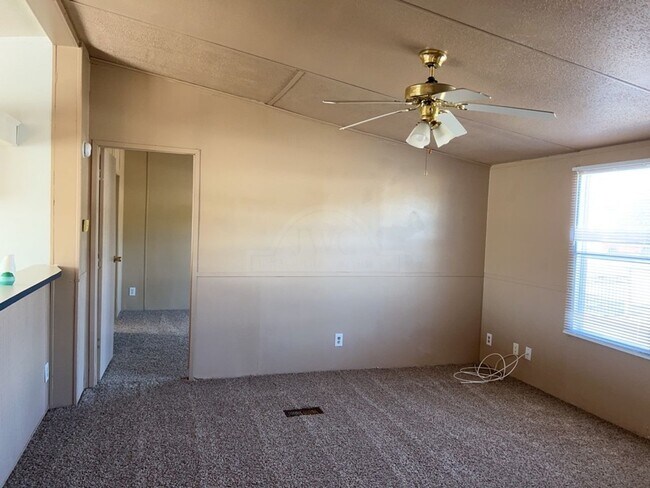 Building Photo - 3406 Valencia Dr