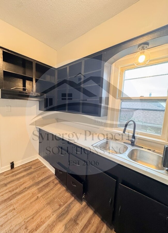 Building Photo - House with Garage