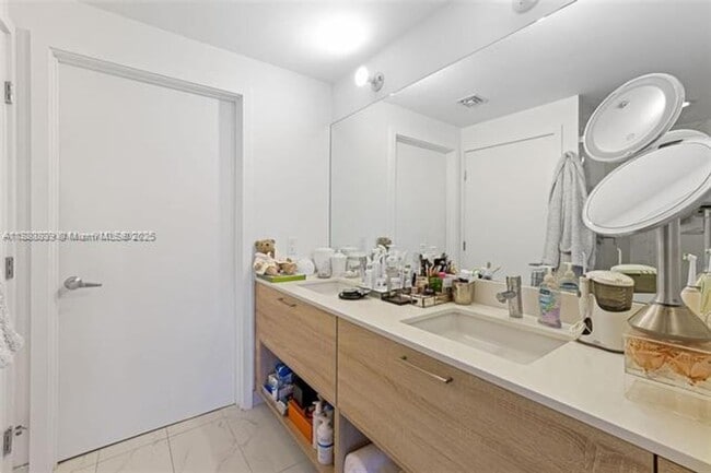 Building Photo - 16385 Biscayne Blvd