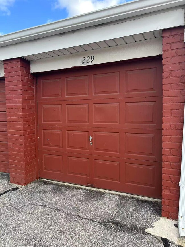 Building Photo - 152-72 Melbourne Ave