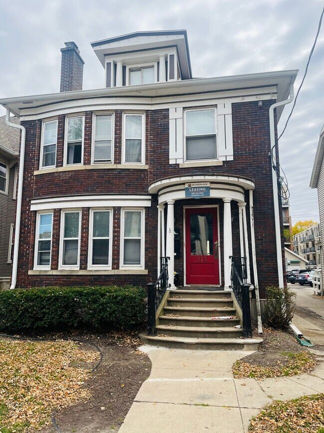 Primary Photo - Bassett &amp; Wash, LLC 515 WW