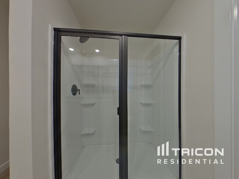 Building Photo - 1217 Crested Iris St