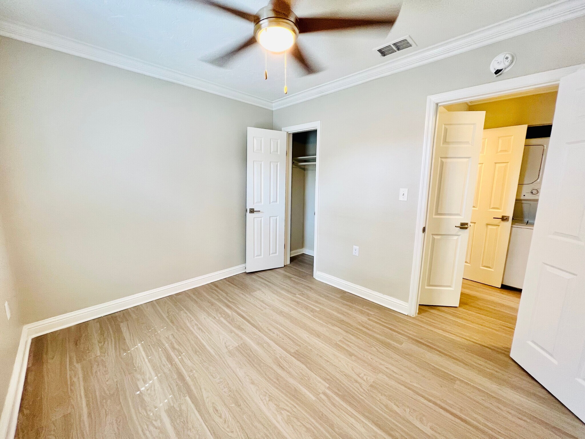 Building Photo - 3 Bed/2 Bath - Unit 29