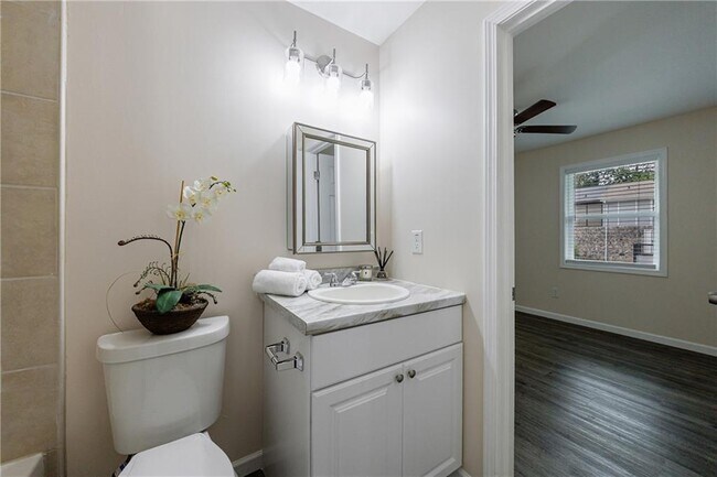 Building Photo - 1248 Falling Water Dr