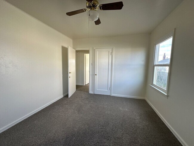 Building Photo - 2314 Vine Ave