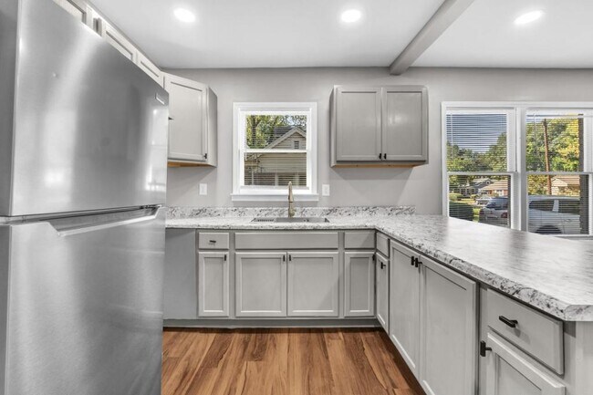 Building Photo - 2717 Burns Ave