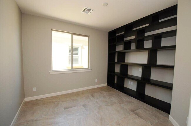 Building Photo - **COMING SOON** AVAILABLE 12/20/25 - Beaut...