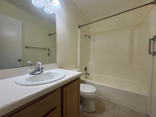 Building Photo - Great 1B/1BA Condo in Carlsbad!