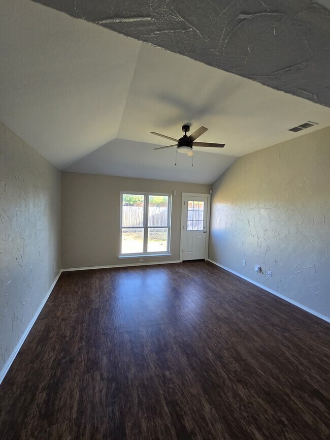 Building Photo - 908 Cooper Ln