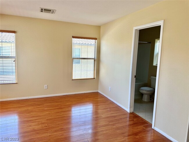 Building Photo - 4765 Golden Shimmer Ave