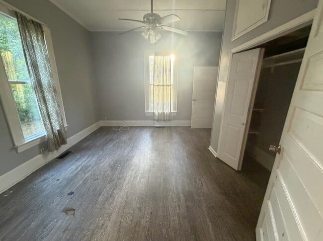 Building Photo - 832 Richmond St