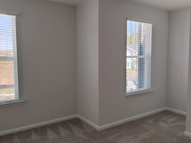 Building Photo - Ovation @ Sweetbrier