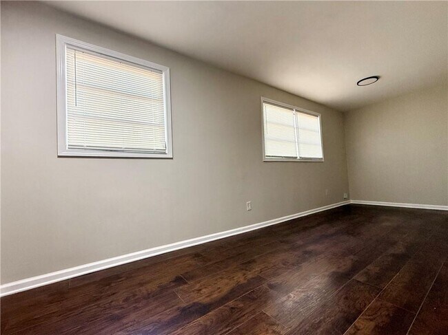 Building Photo - 1910 Wildwood Dr