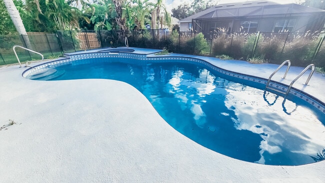 Building Photo - 1521 Barber St