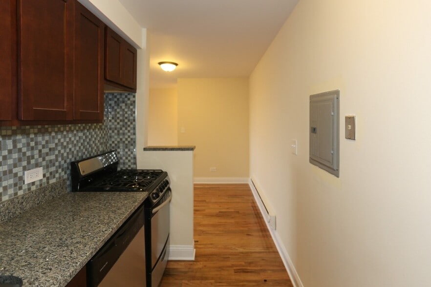 Building Photo - 567 W Arlington Pl