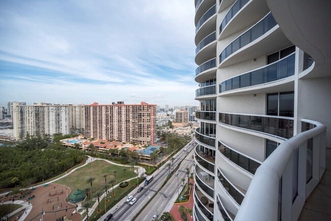 Building Photo - 17201 Collins Ave