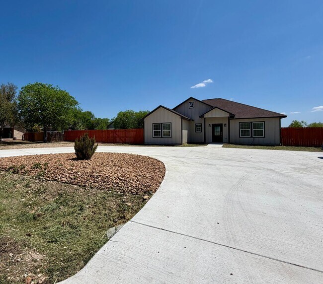 Building Photo - Brand New Showstopper!