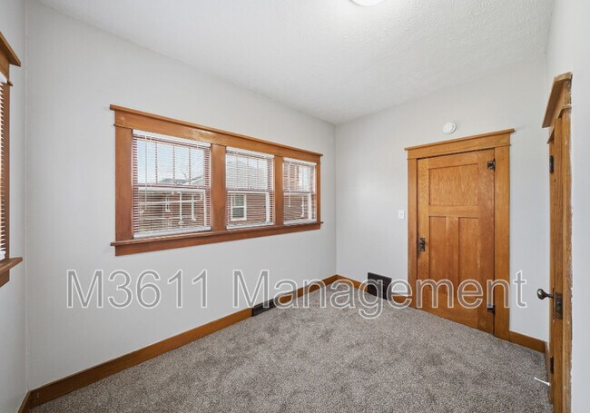 Building Photo - 6928 Ballard Ave
