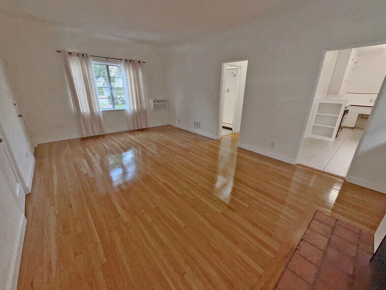 Building Photo - 9120 Beverly Blvd