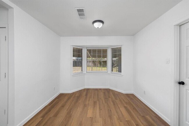 Building Photo - 12711 Shady Knoll Ln