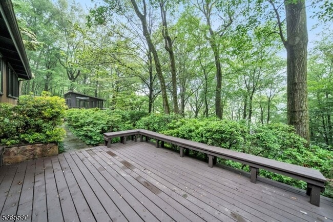 Building Photo - 37 Lenape Dr