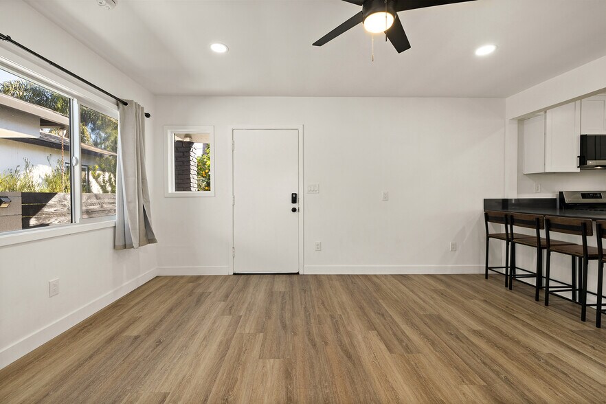 Building Photo - 715 Sunset Ave