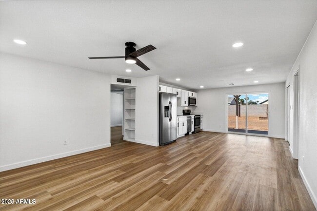 Building Photo - 4150 E Sweetwater Ave