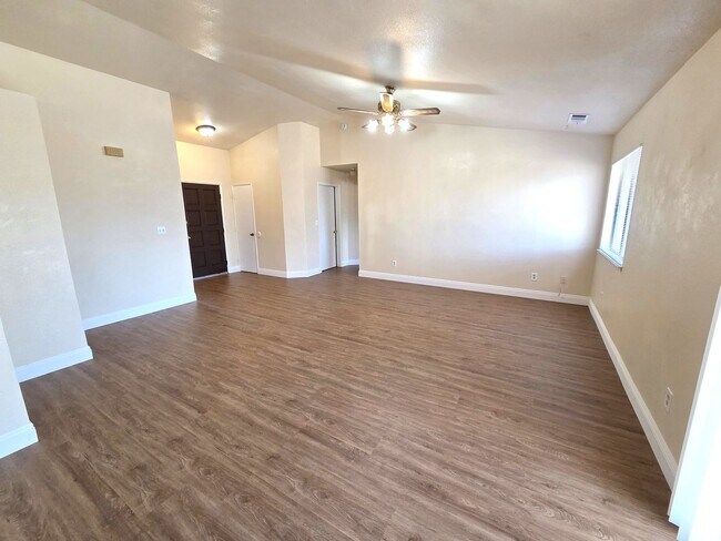 Building Photo - Large 3 Bedroom 2 Bath Home by Westfield School