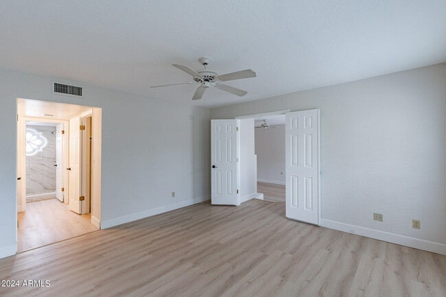 Building Photo - 7800 E Lincoln Dr