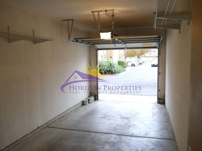 Building Photo - Modern 1 Bed 1 Bath 763 sq ft North Natomas Condo