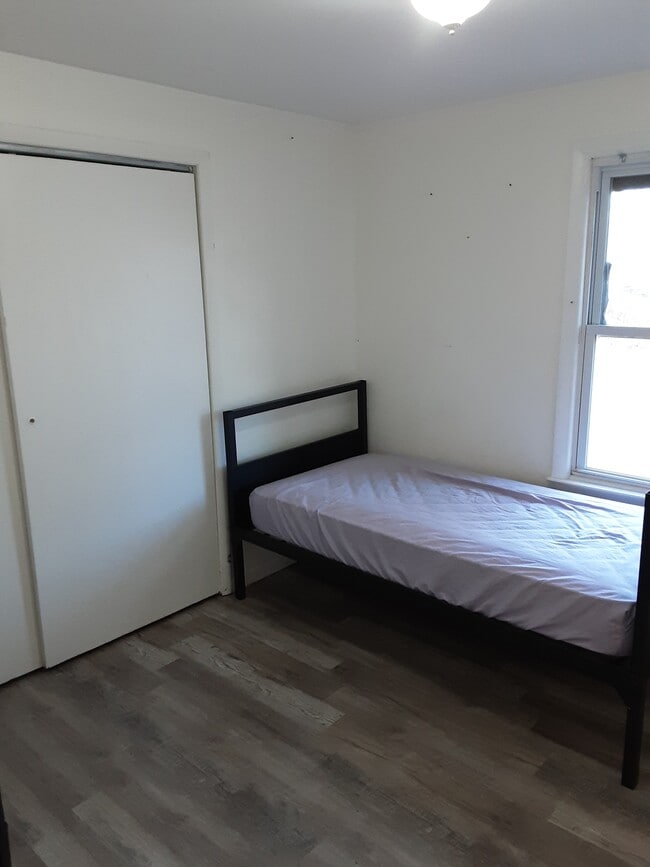 Building Photo - 13 Rock Ridge Ave