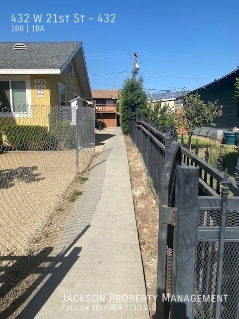 Building Photo - 432 W 21st St