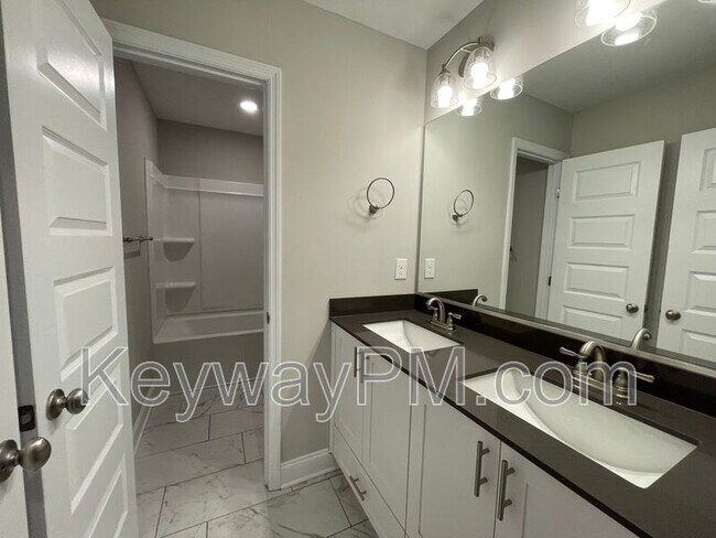 Building Photo - 4500 Chestnut Trl