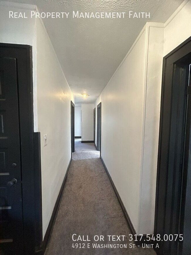 Building Photo - Recently Remodeled 2-Bedroom Unit – Washer...