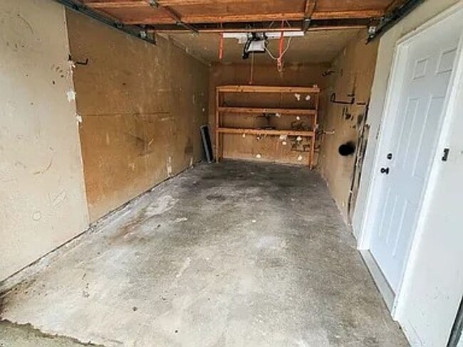 Building Photo - APPLICATION PENDING - Adorable 2bed/1bath ...