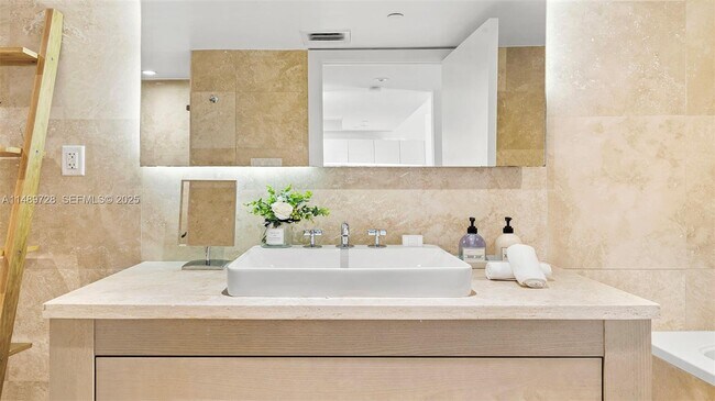 Building Photo - 102 24th St