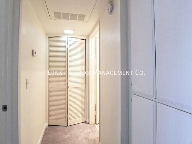 Building Photo - 1200 Gaviota Ave