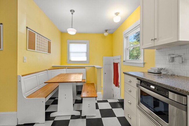 Building Photo - 4073 NE 30th Ave