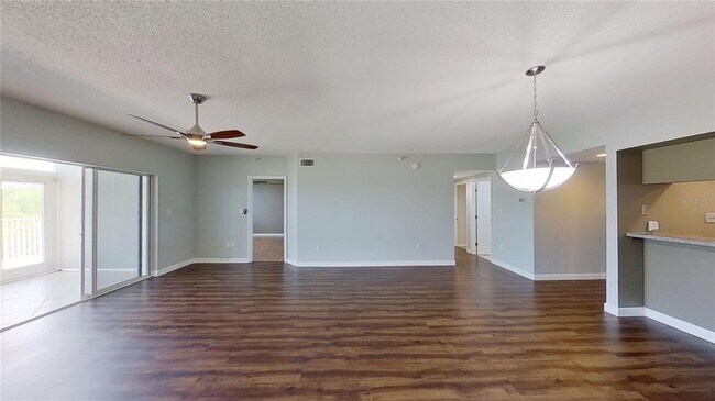 Building Photo - 6495 Shoreline Dr