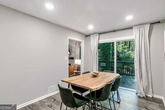 Building Photo - 85 Wilhelmina Dr