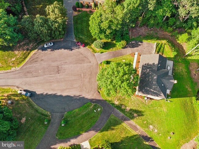 Building Photo - 10899 Woodland Falls Dr