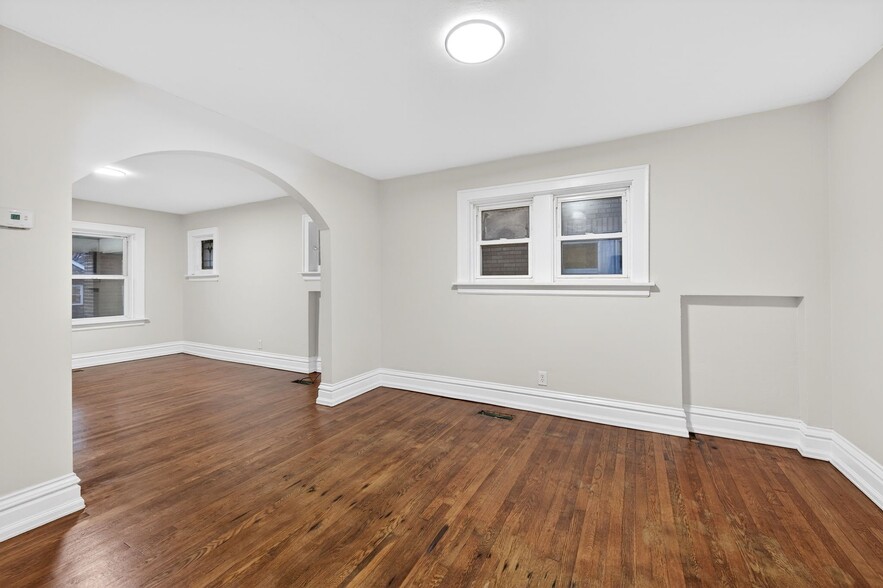 Building Photo - 6135 Newport Ave