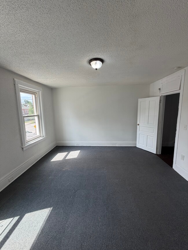 Building Photo - 639 Haws Ave