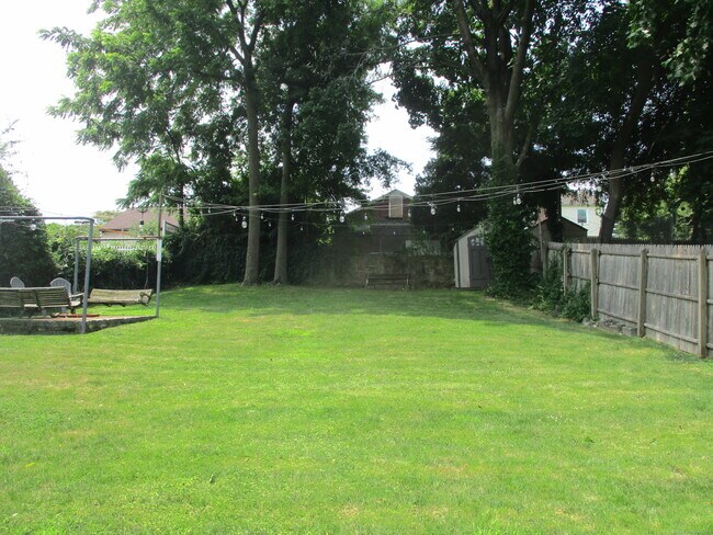 Building Photo - 10 Leuvine St