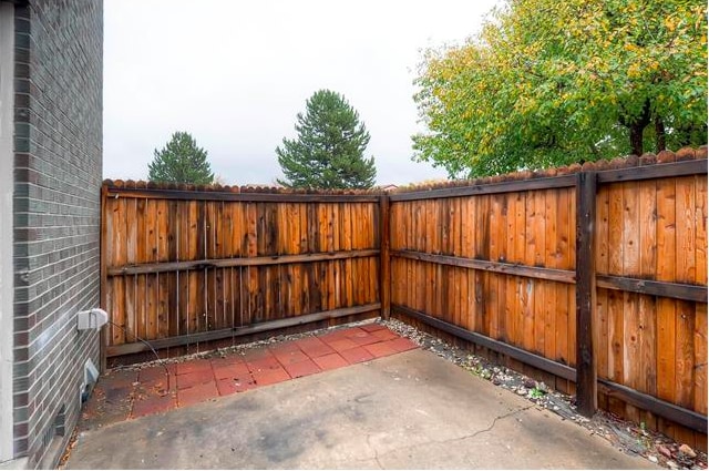 Building Photo - 2BR/1.5BA Remodeled Row Home in Westminster AVAIL 7/15
